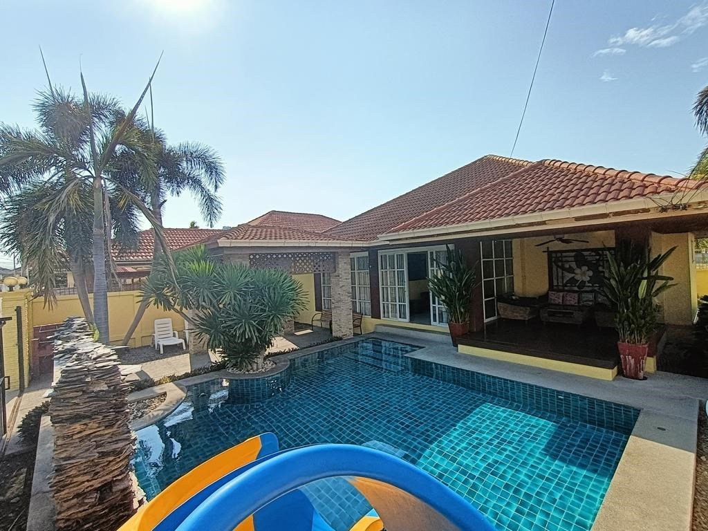 Pool Villa 4brd. For Sale, in View Point Village, Jomtien - บ้าน -  - 