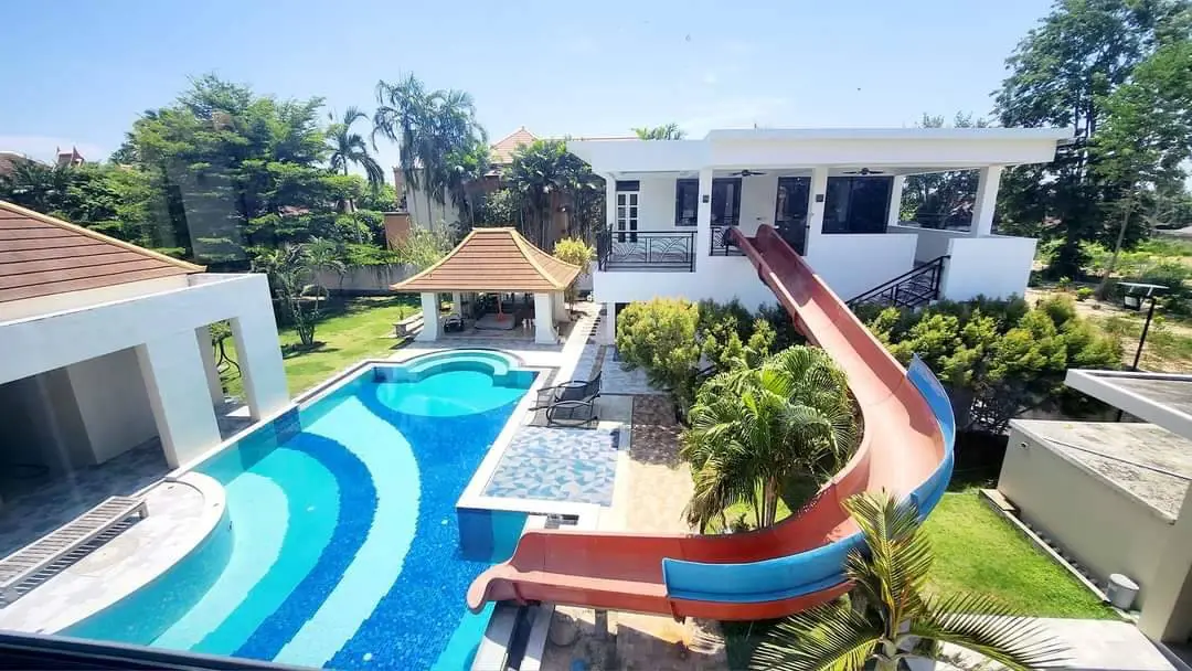 Singel 2 houses for Sale with an area 1,800 sqm in Phutara Village on East Pattaya - House - Pattaya East - Patthanakan Raod