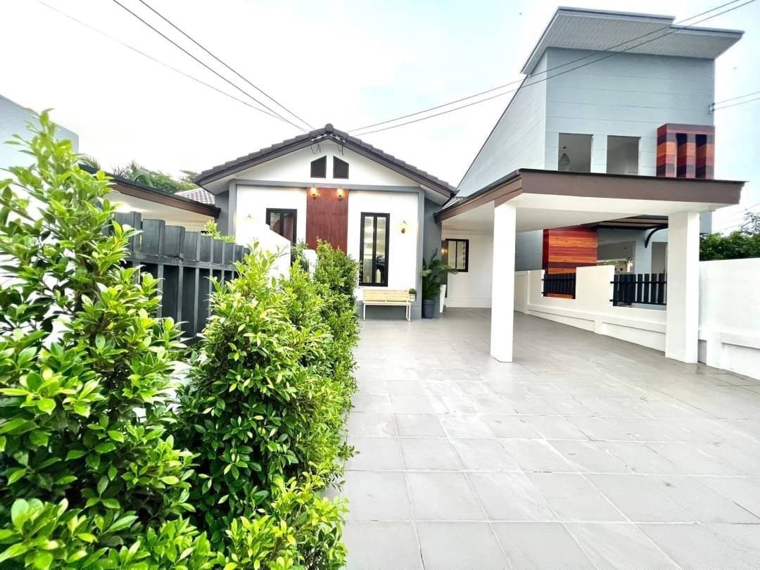 Single House in East Pattaya - House -  - 