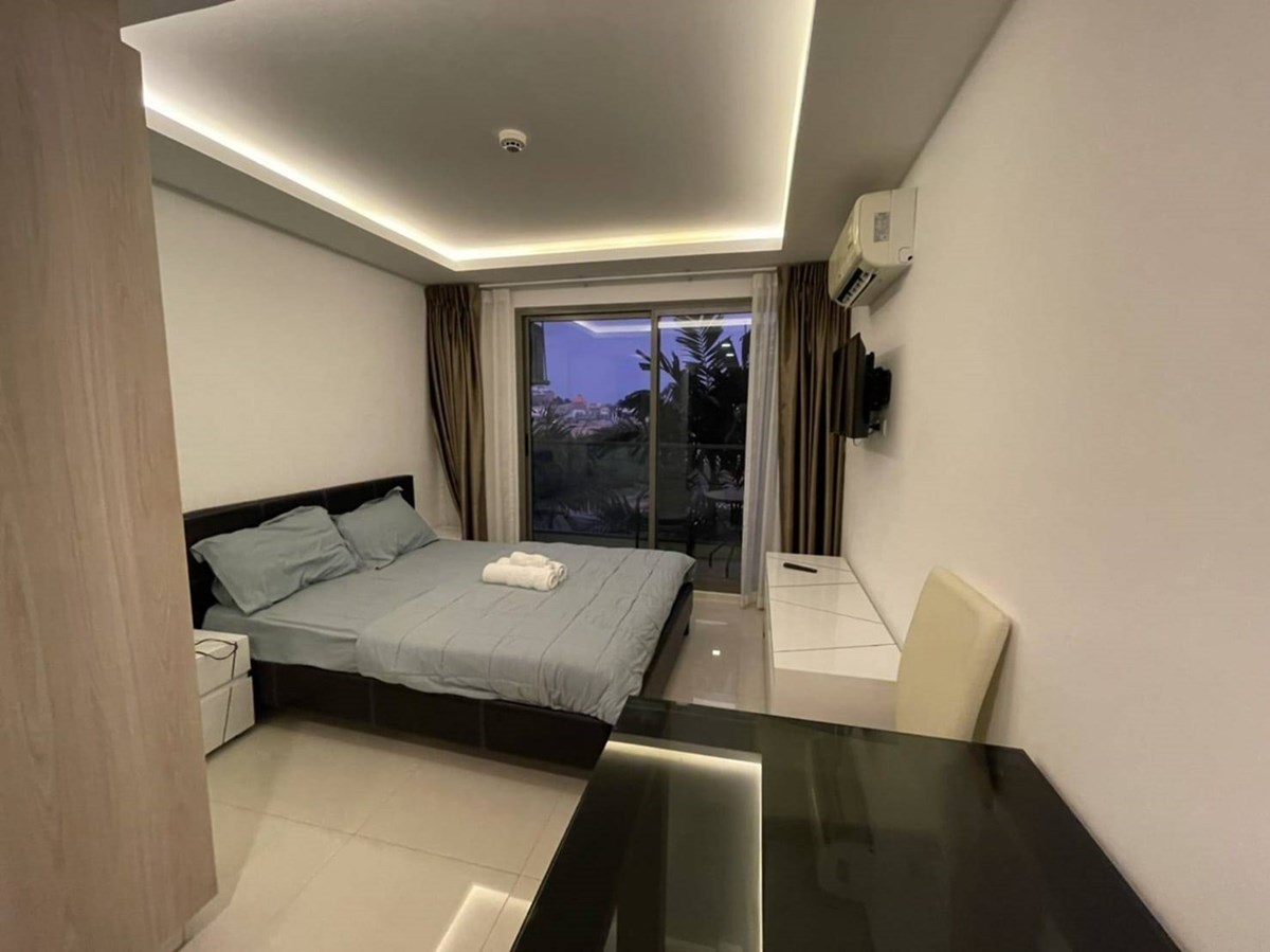 Nice studio room for sale in Laguna 3 - Apartment -  - 