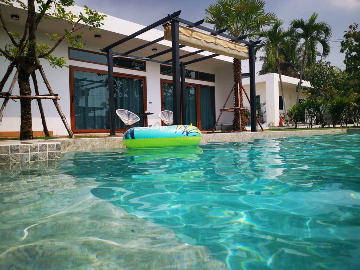 บ้านพูลวิลล่าสร้างใหม่  4ห้องนอนสวยพร้อมขาย - บ้าน -  - 