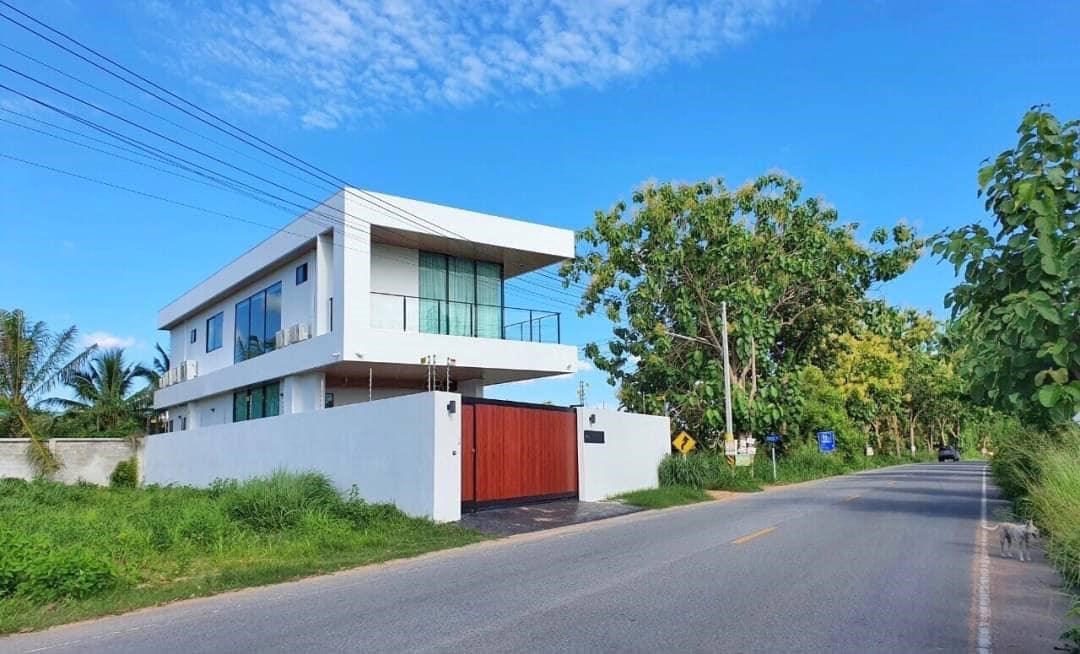 ขายบ้านหรูพร้อมสระส่วนตัวใกล้ขอบอ่าง - บ้าน -  - 