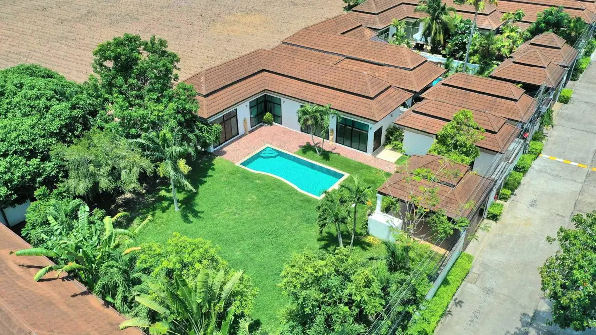 Pool villa for sale on big land - House - Pattaya East - Baan Anda