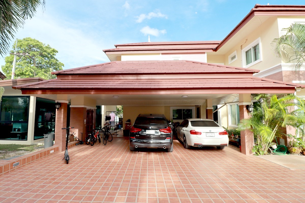 Luxurious 5-Bedroom Home , Platinum Villa in Pong - House -  - lake mabprachan